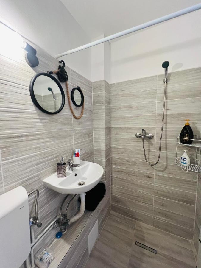 Miha Modern And Central Apartament 阿拉德 外观 照片